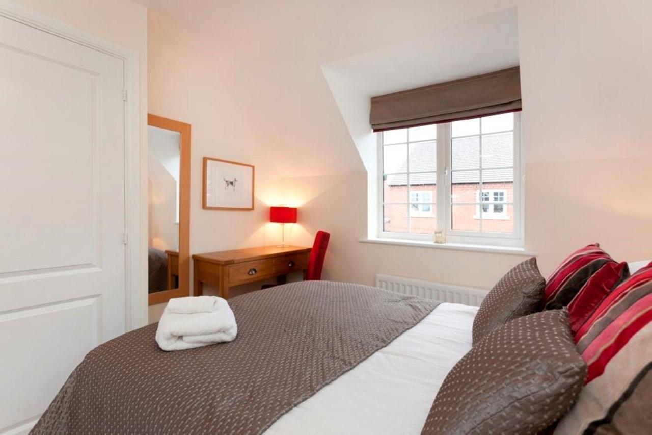 Dbs Serviced Apartments - The Twain Castle Donington Exteriör bild